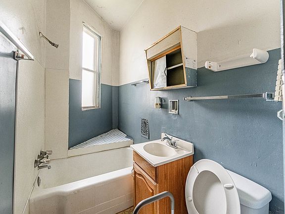 4th image of 218 N Mozart St #0