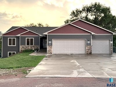 303 Meadowlark Ln, Montrose, SD, 57048