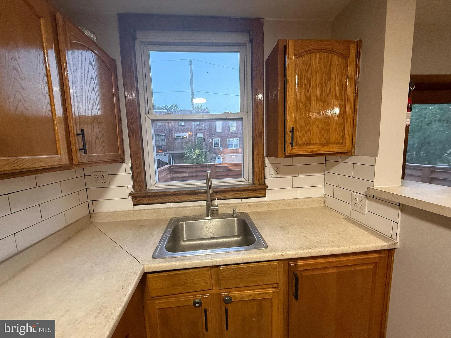 3 bed, 2.0 bath, 1300 sqft, $2,100 — Photo 3