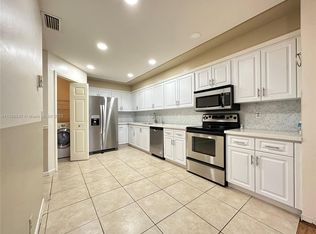 591 Racquet Club Rd APT 3, Fort Lauderdale, FL 33326