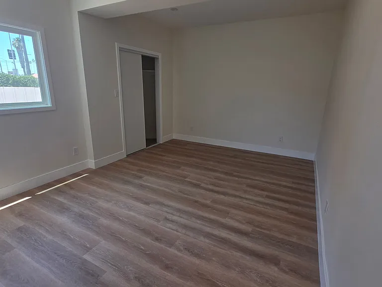 5706 S Figueroa St — Photo 10