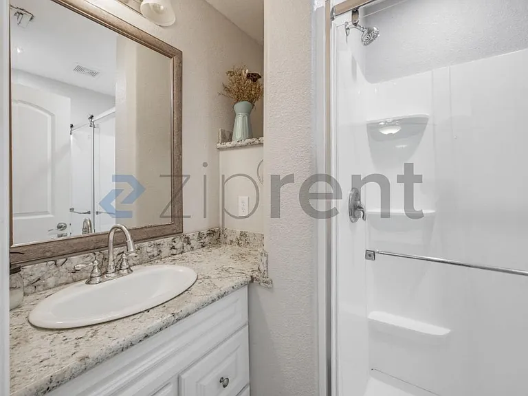 518 E King St — Photo 18