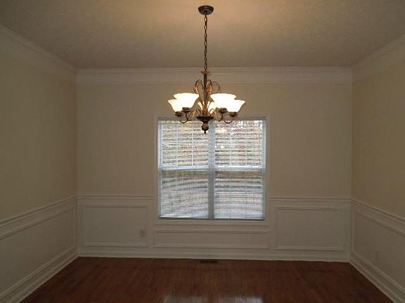 5th image of 380 Barrington Grange Dr