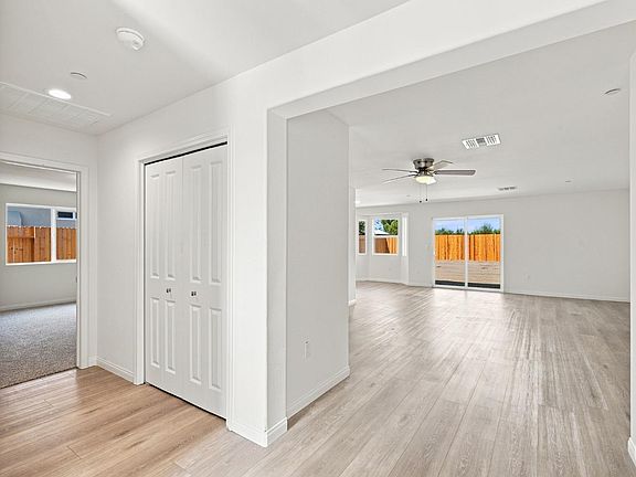 4th image of 609 Lawford St