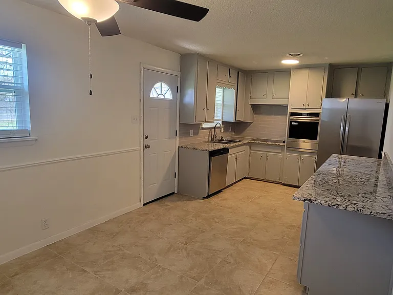 1305 Yates Dr — Photo 7