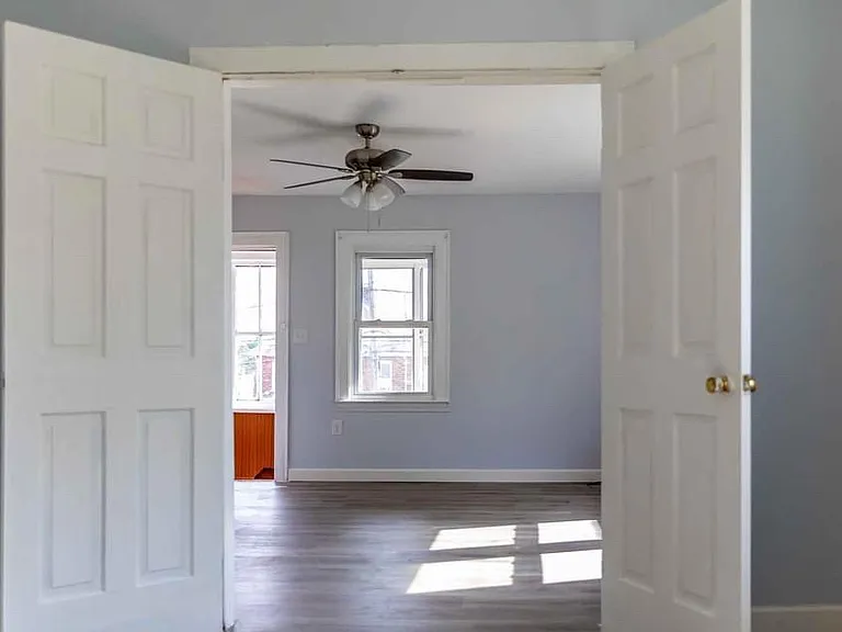 102 Thomas St — Photo 1