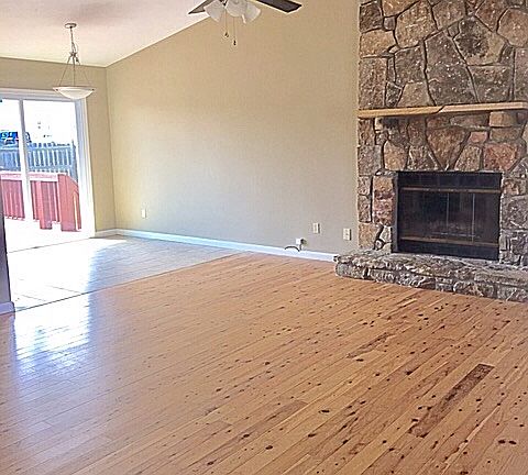 3rd image of 2041 Merle Ln