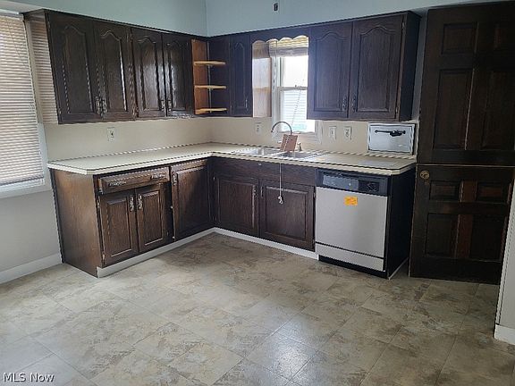 3rd image of 17812 Hazelwood Ave