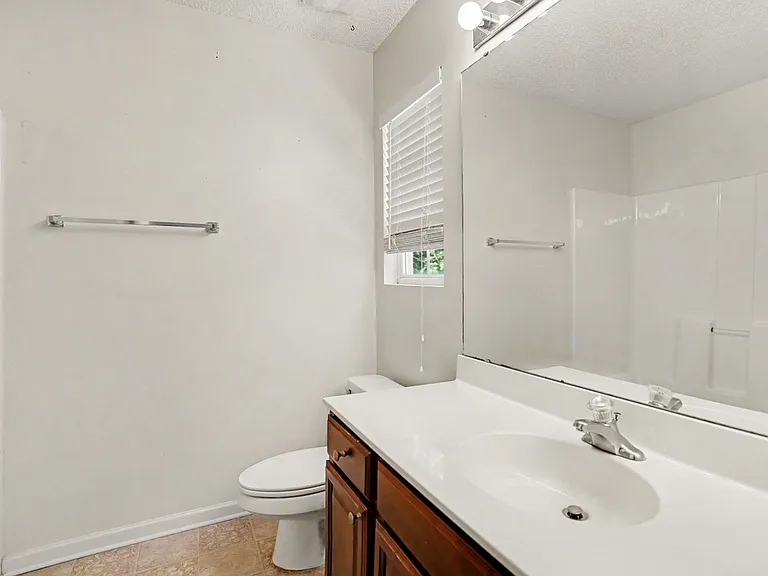 1043 Penny Ln — Photo 10