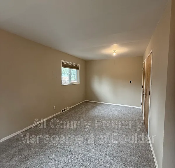 380 S 42nd St — Photo 10