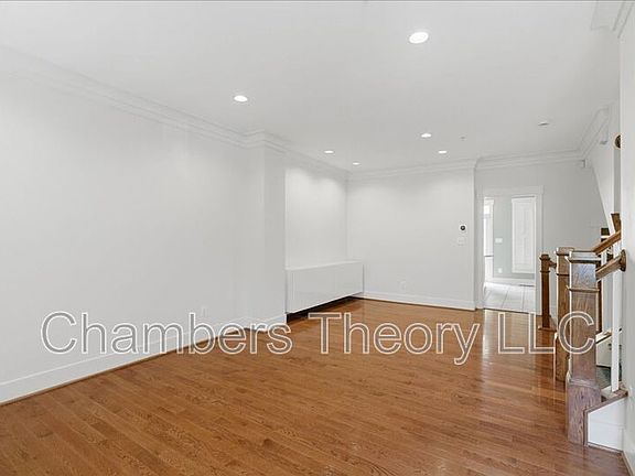 4th image of 2735 Linden Ln