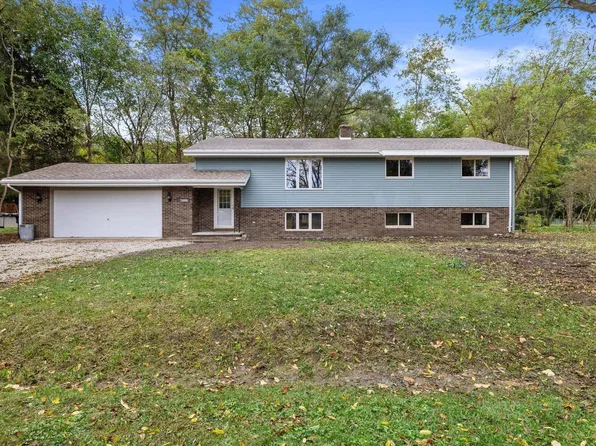 1066 N Meadow DRIVE, Silver Lake, WI 53170