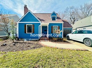 6824 Delmar Ln, Prairie Village, KS 66208