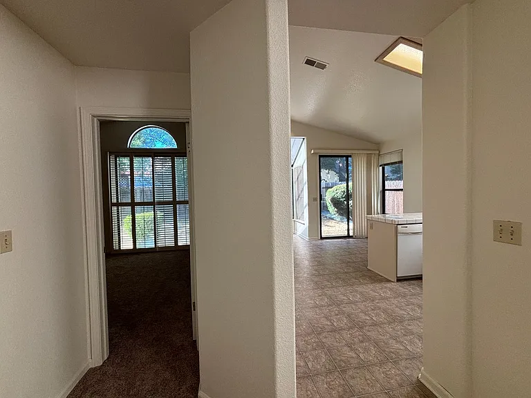 4909 Felicia Way — Photo 4