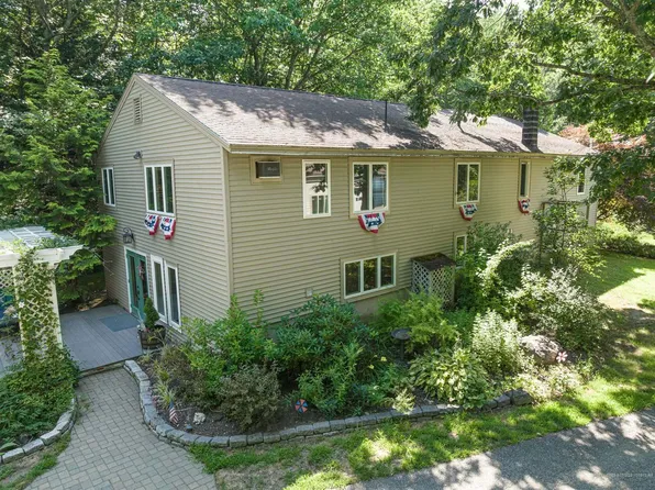 6 Amethyst Way, Falmouth, ME 04105