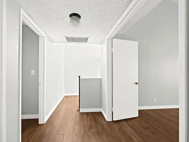 1040 S Garfield Ave — Photo 14
