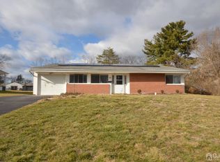 17 Newman Rd, Kendall Park, NJ 08824