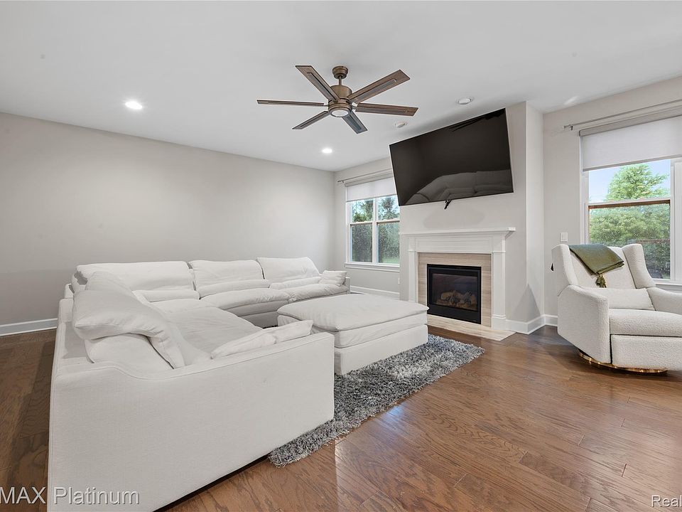 47861 Fieldstone Dr, photo 6