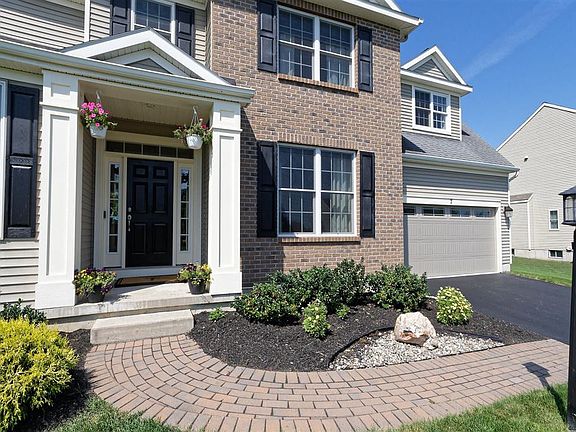 4th image of 7 Surrey Dr
