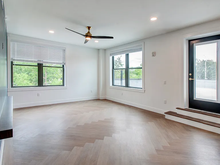 410 W University Ave #302 — Photo 18