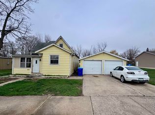 932 S Frederick Ave, Oelwein, IA