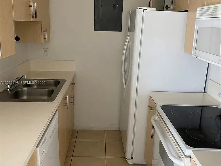 1185 Marseille Dr #103 — Photo 25