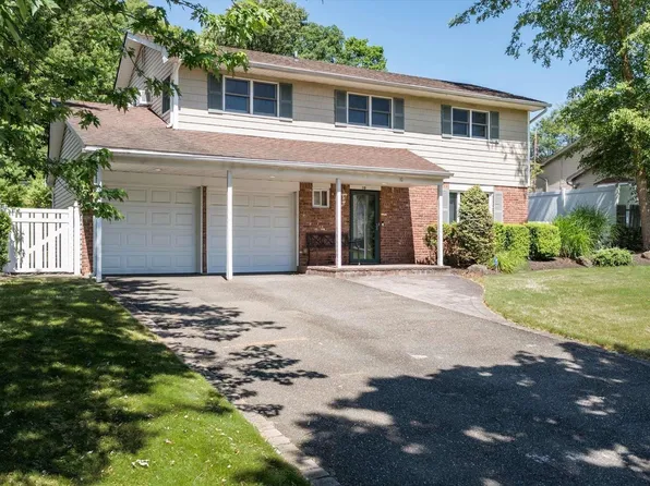 10 Amherst Lane, Smithtown, NY 11787