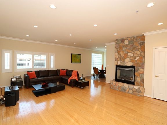 3rd image of 4447 W Lakeside Dr APT 101