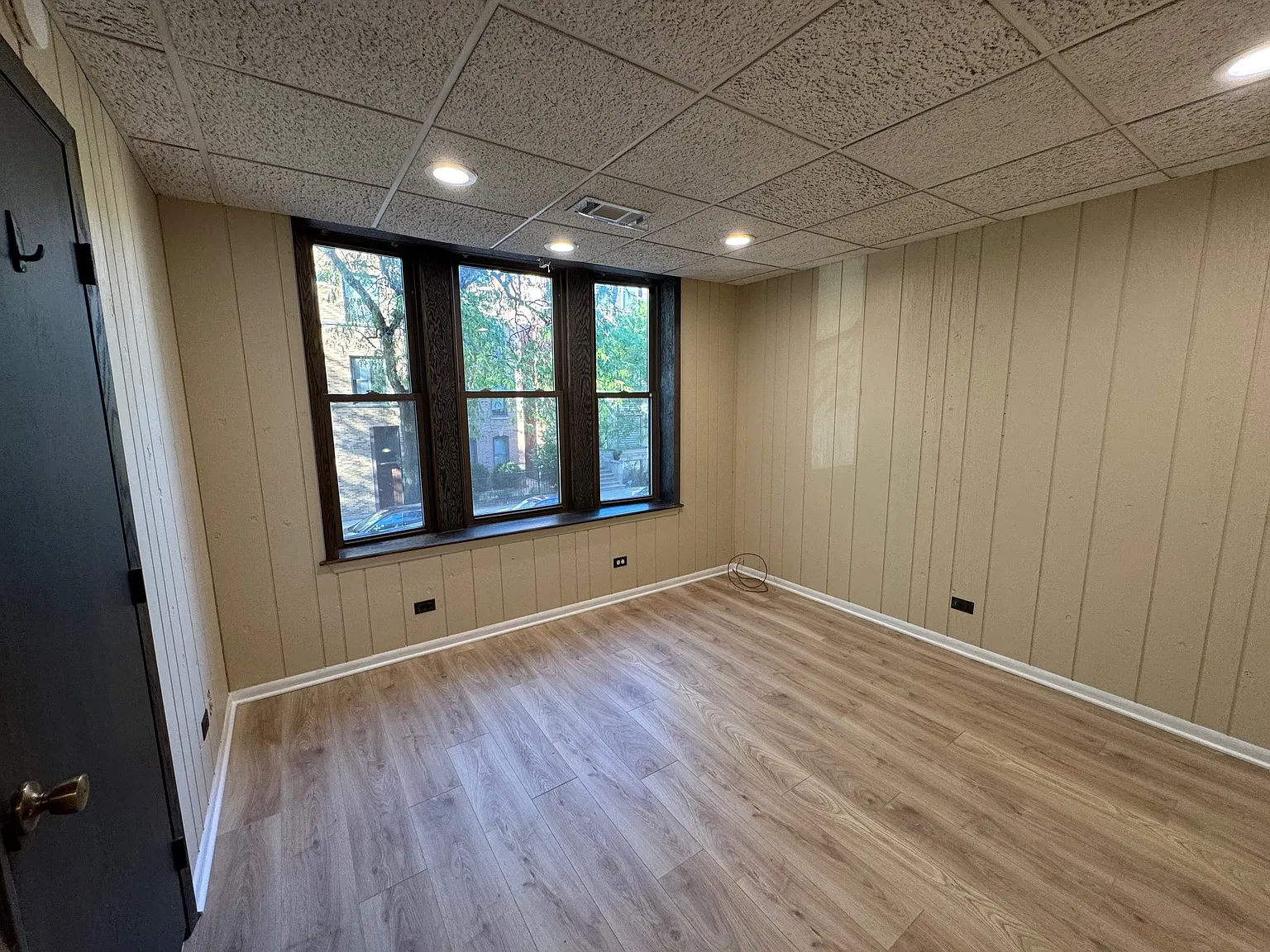 3 bed, 1000 sqft, $2,500 — Photo 1