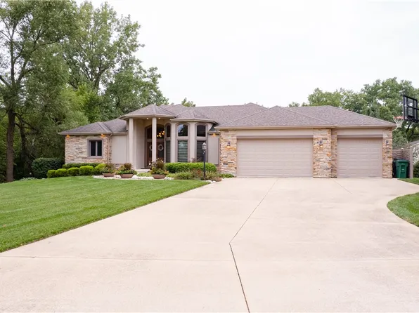 15 Southbrooke Pl, Mount Zion, IL 62549