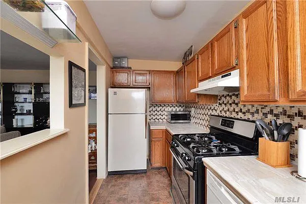 Sold by Benjamin Realty Since 1980 | media 9