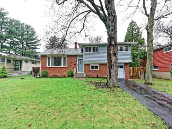 28 Nicholas Dr, Albany, NY 12205