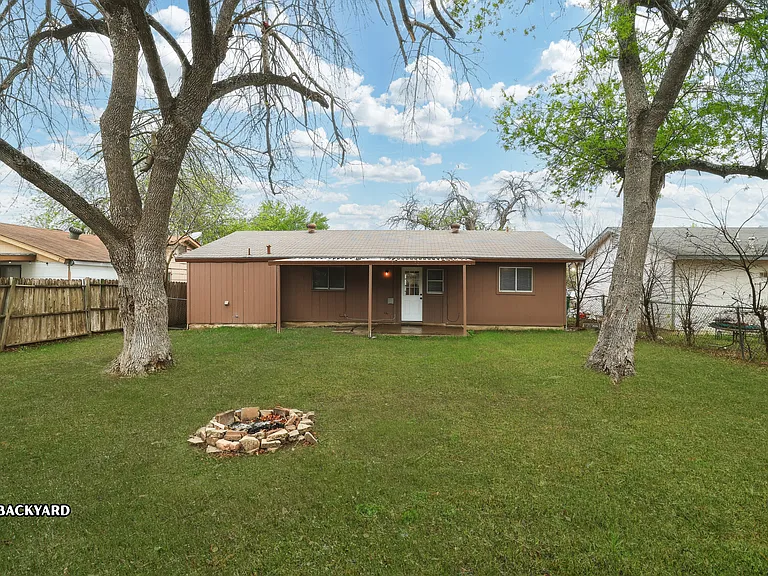 458 Kernan Dr — Photo 6