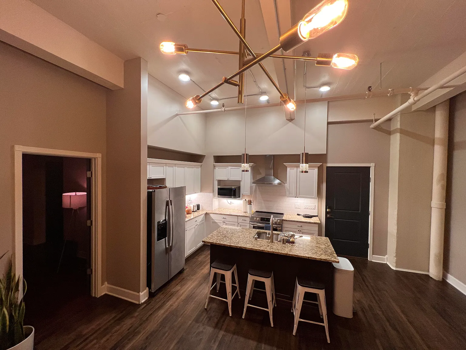 1 bed, 850 sqft, $1,749 — Photo 2