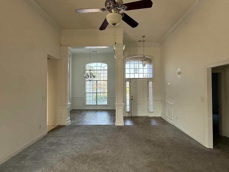 136 Roseine Dr — Photo 5