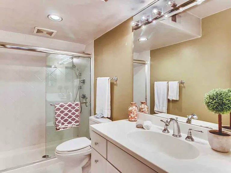 1058 Wilmette Ave — Photo 7