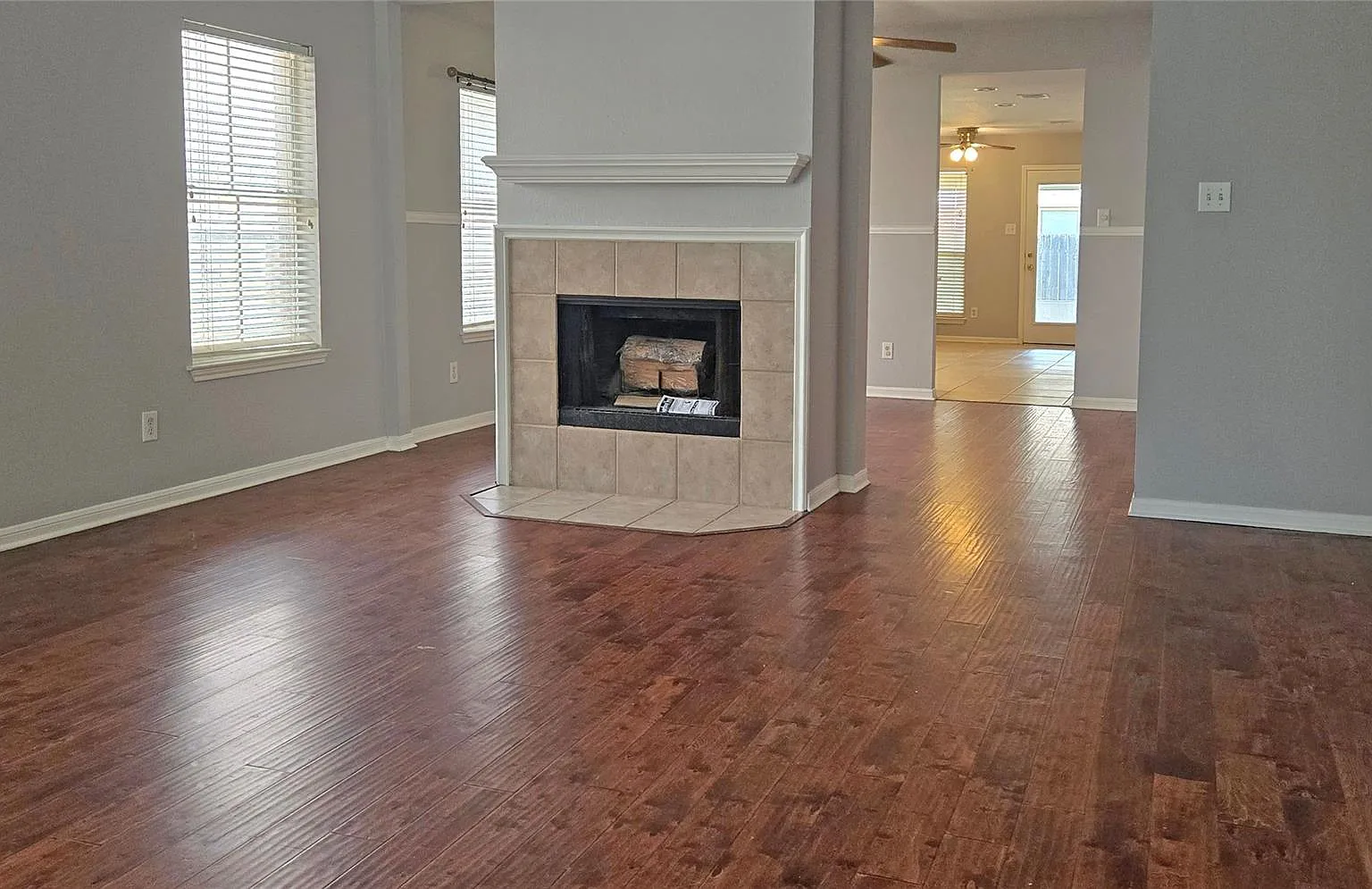 3 bed, 2.0 bath, 1665 sqft, $2,100 — Photo 3
