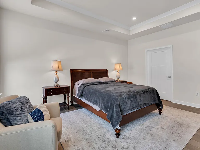 116 S Durham Dr — Photo 14