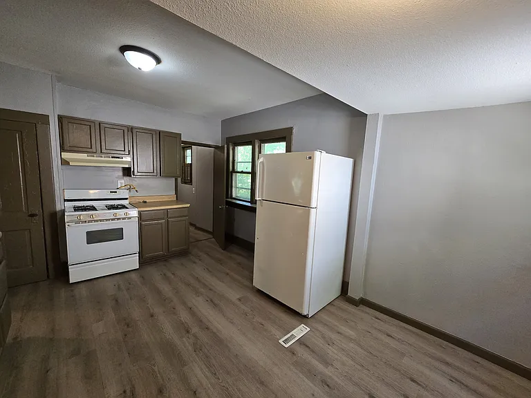 519 Adams St — Photo 16