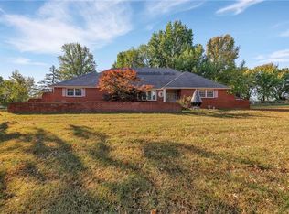 1227 N Ridge Ave, Liberty, MO 64068
