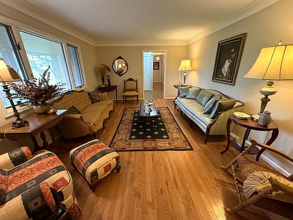 5th image of 116 Hickory Hill Dr