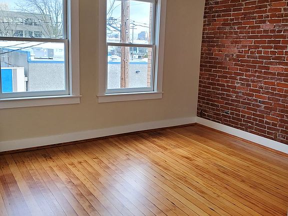 4th image of 810 NE Couch St APT 107