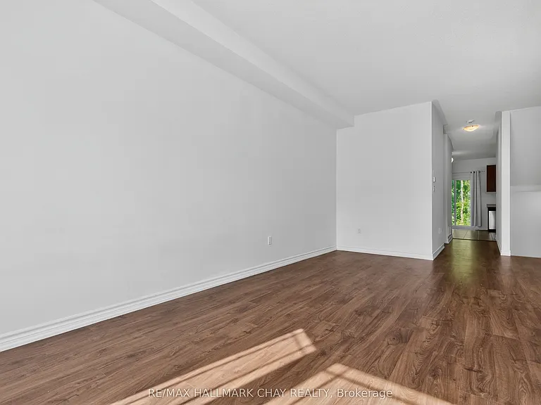 38 Milson Cres — Photo 24