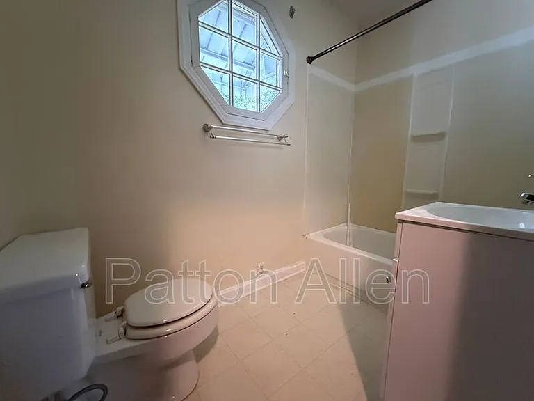 110 Locust Ct — Photo 14
