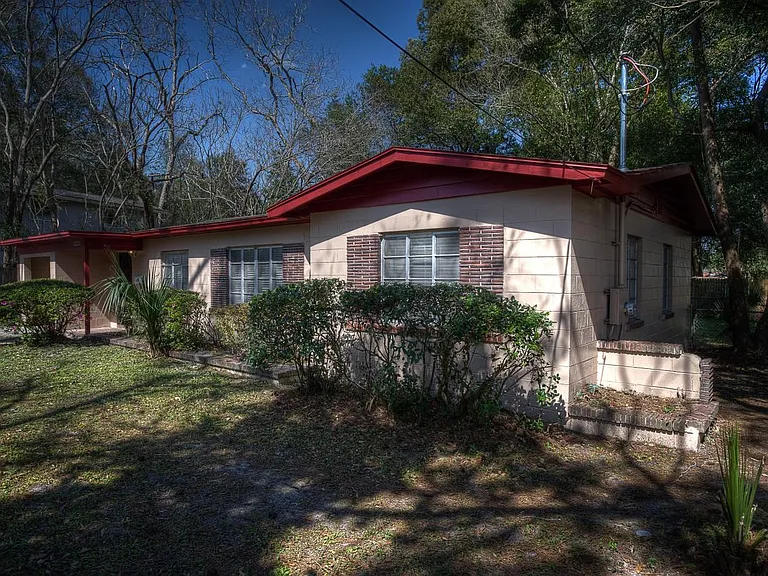2133 Forest Hills Rd — Photo 2