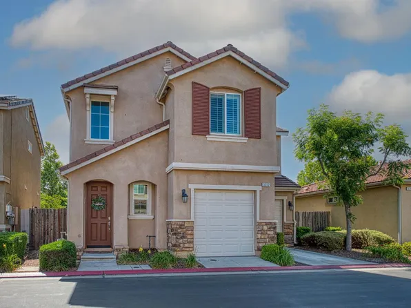 3352 Monterosa Ln, Clovis, CA 93619