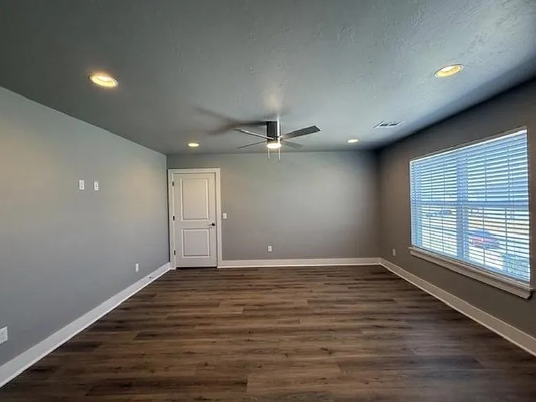 604 Abadan Dr — Photo 11