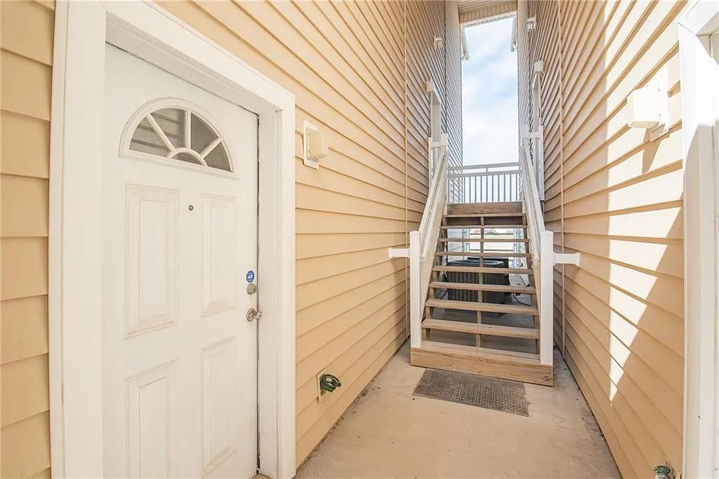 14202 Encantada Ave — Photo 2