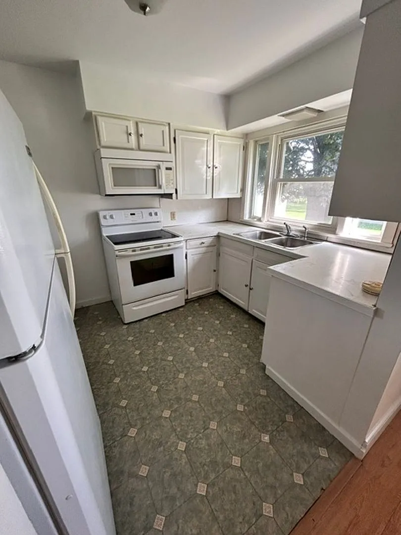 Single Family Home for Rent — Photo 4
