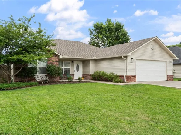 1523 William Ct, Siloam Springs, AR 72761
